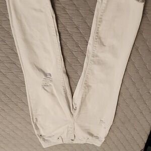 TIME AND TRU WHITE CAPRI JEANS